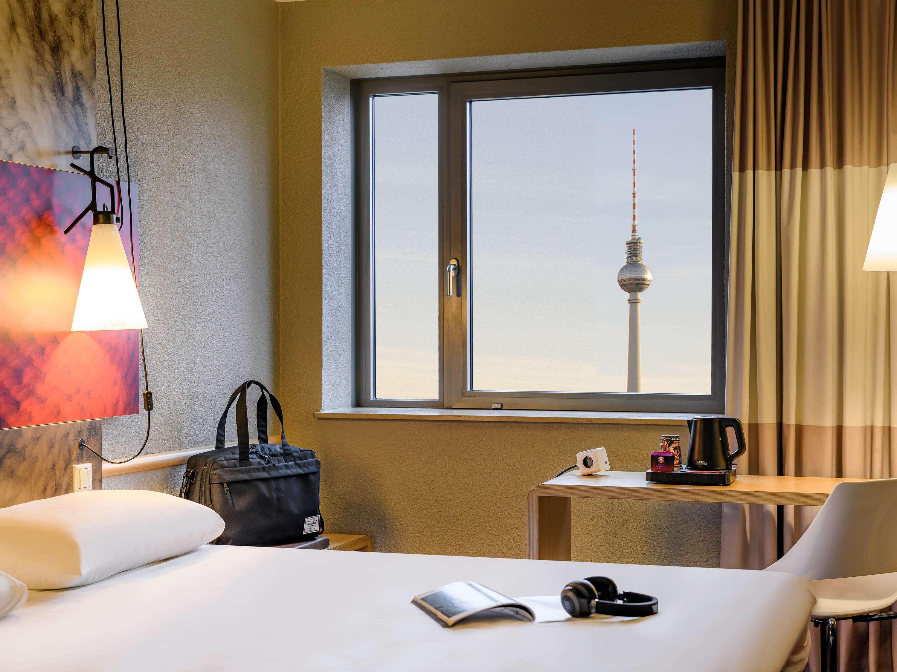 Hotel Ibis Berlin Mitte Esterno foto
