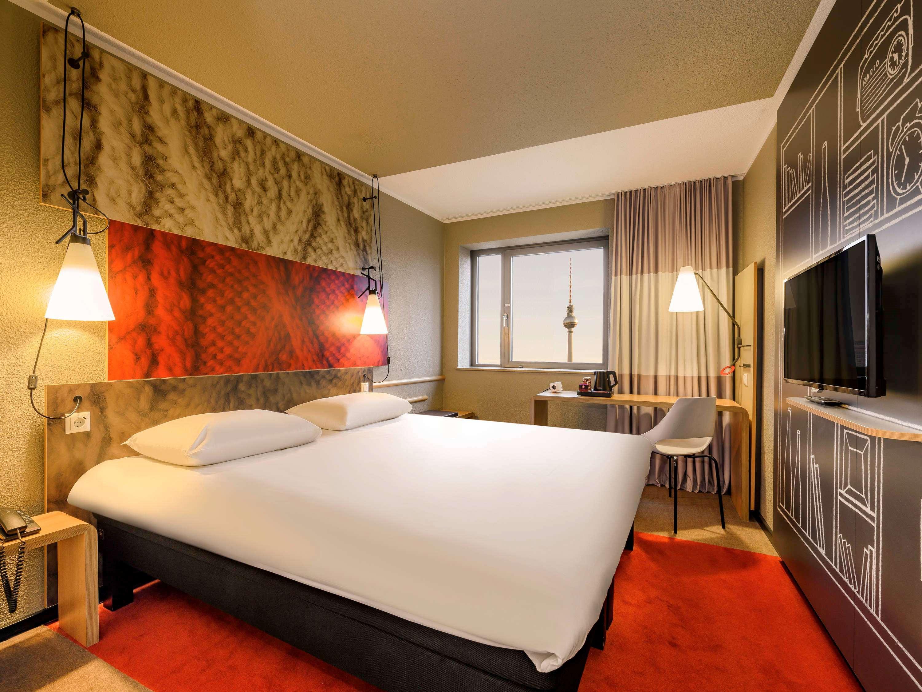 Hotel Ibis Berlin Mitte Esterno foto