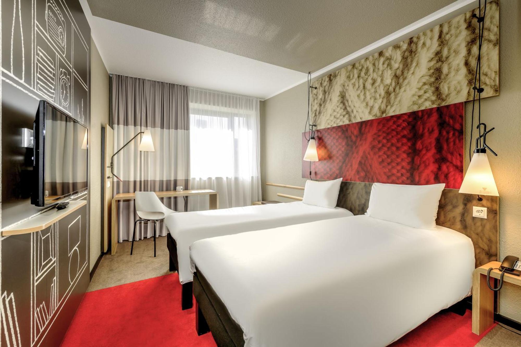 Hotel Ibis Berlin Mitte Esterno foto