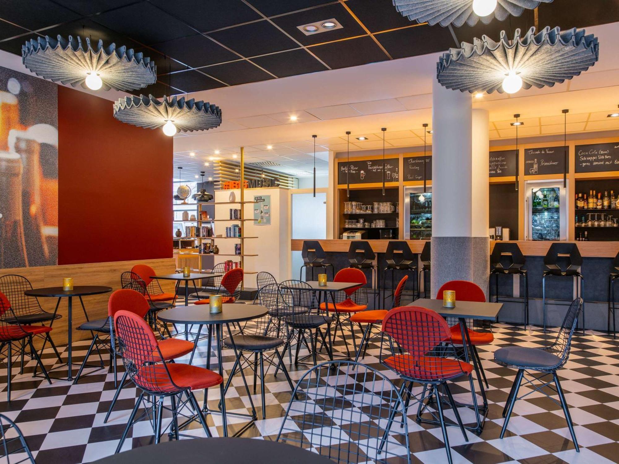 Hotel Ibis Berlin Mitte Esterno foto