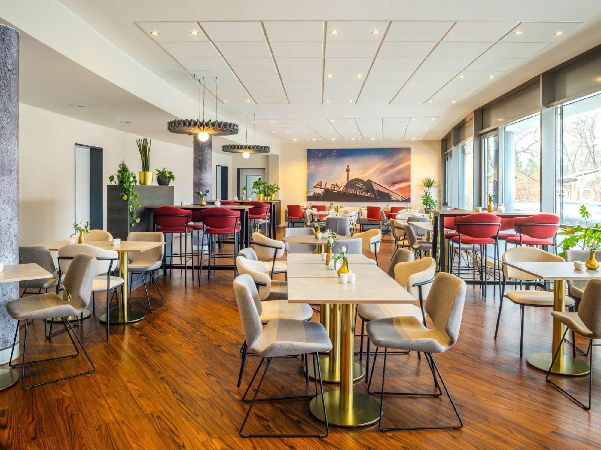 Hotel Ibis Berlin Mitte Esterno foto