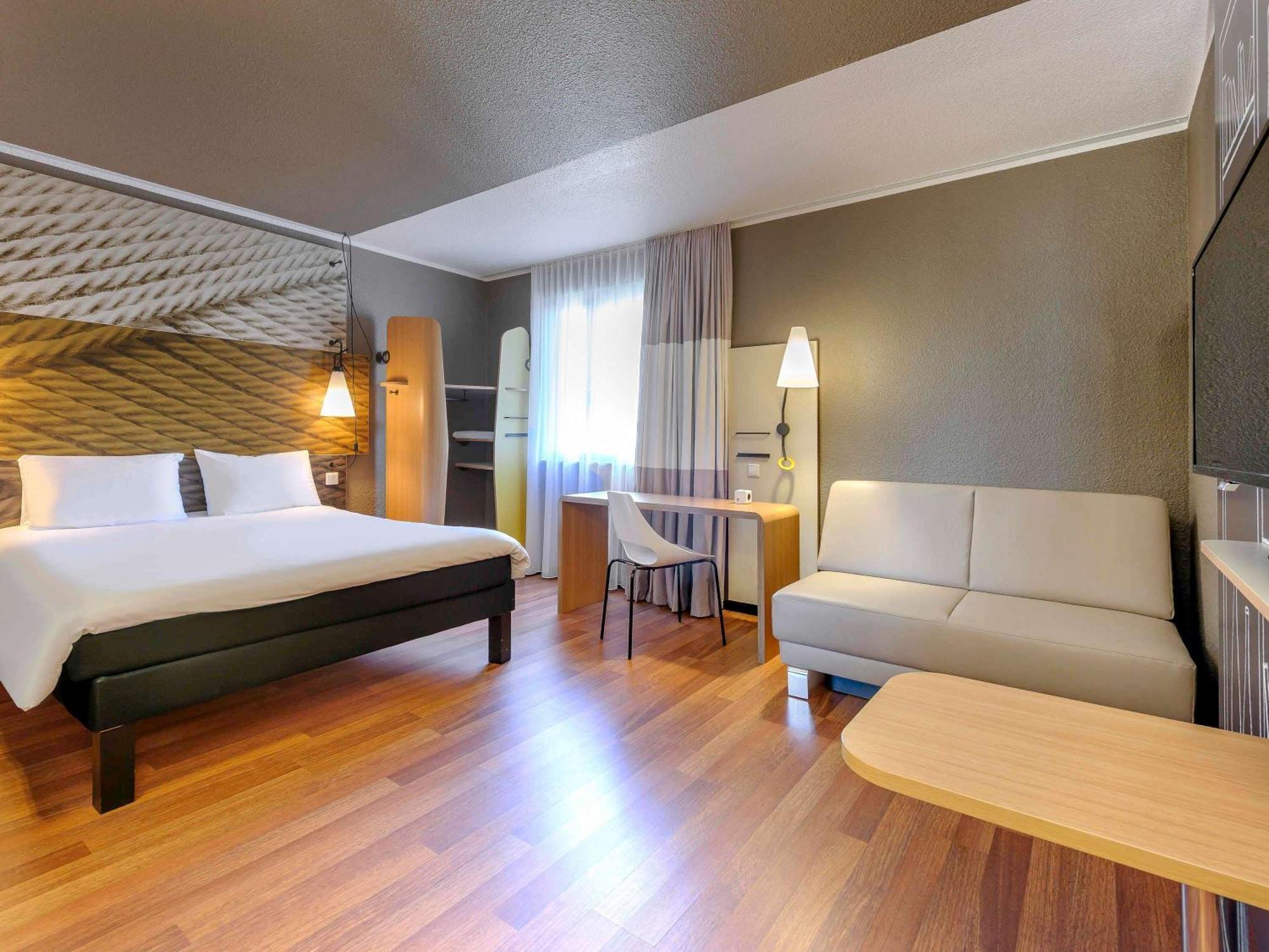 Hotel Ibis Berlin Mitte Esterno foto