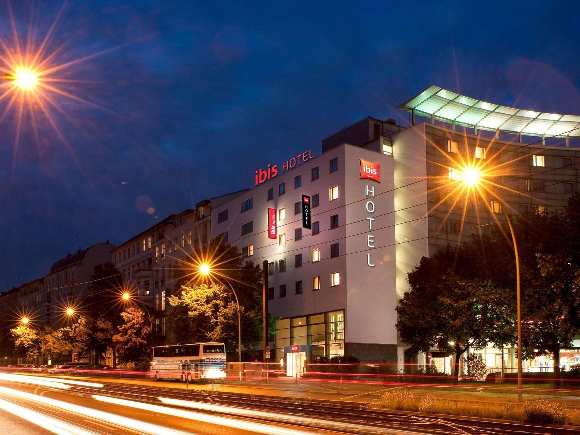 Hotel Ibis Berlin Mitte Esterno foto