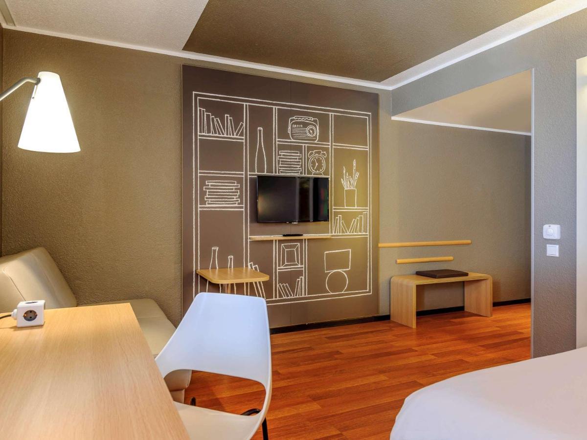 Hotel Ibis Berlin Mitte Esterno foto